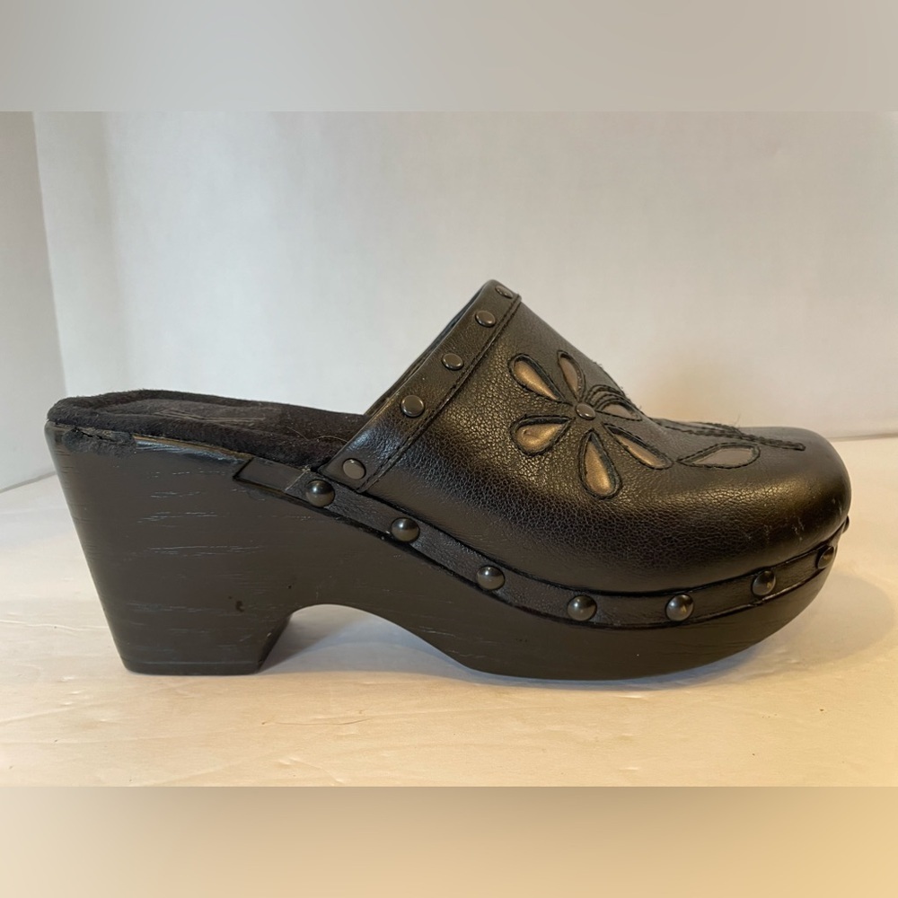 White Mountain Black Leather Clogs With Flower Size 7 - Picture 3 of 10